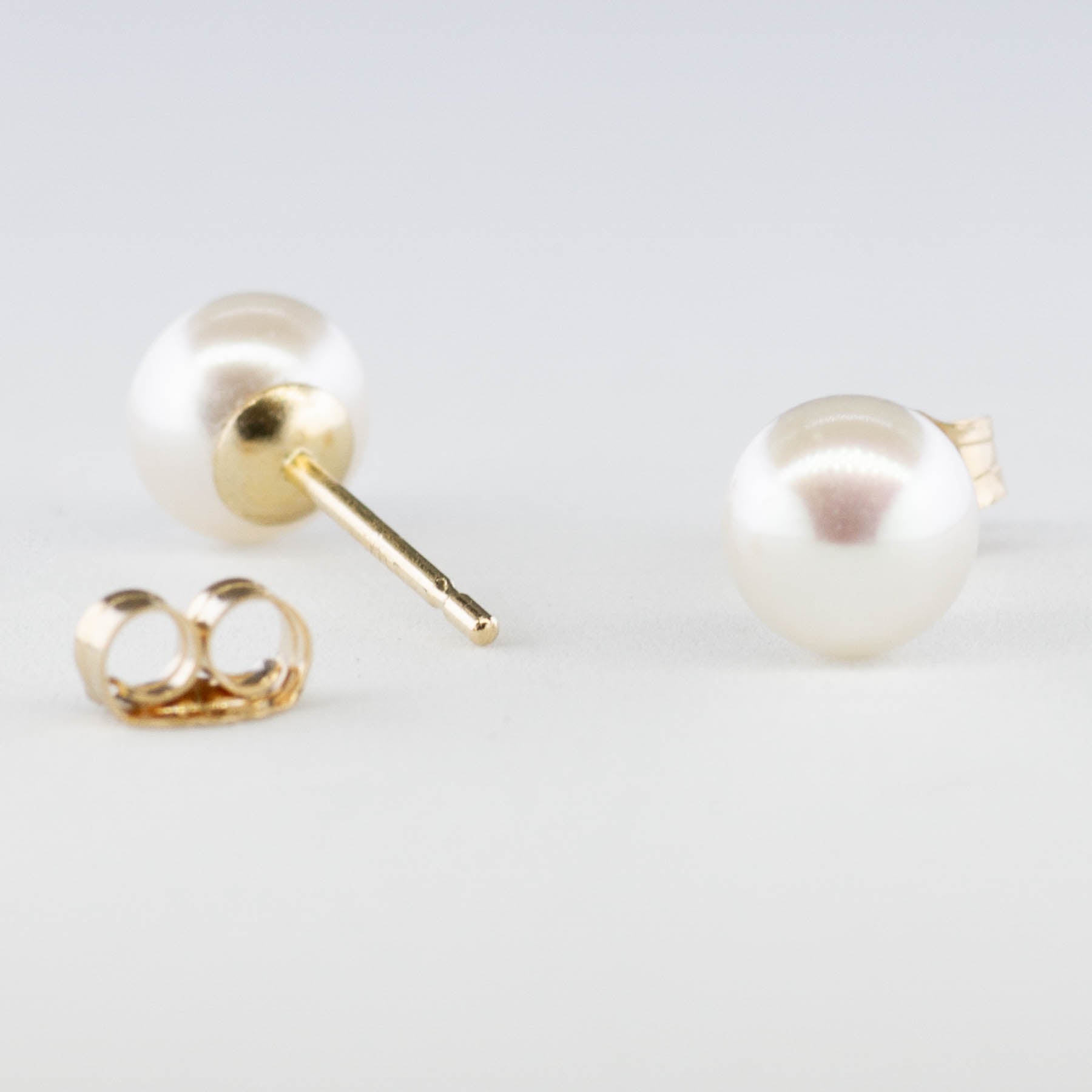 Bespoke' Classic Pearl Stud Earrings |